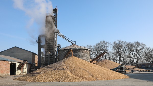 扭虧為盈，糧食烘干用上秸稈打捆直燃鍋爐就是省