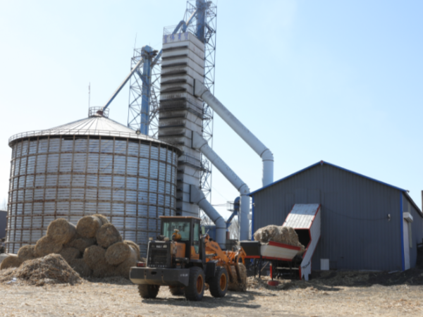 煤價上漲，糧食烘干用上生物質(zhì)秸稈大包直燃熱風爐，一年省下30萬